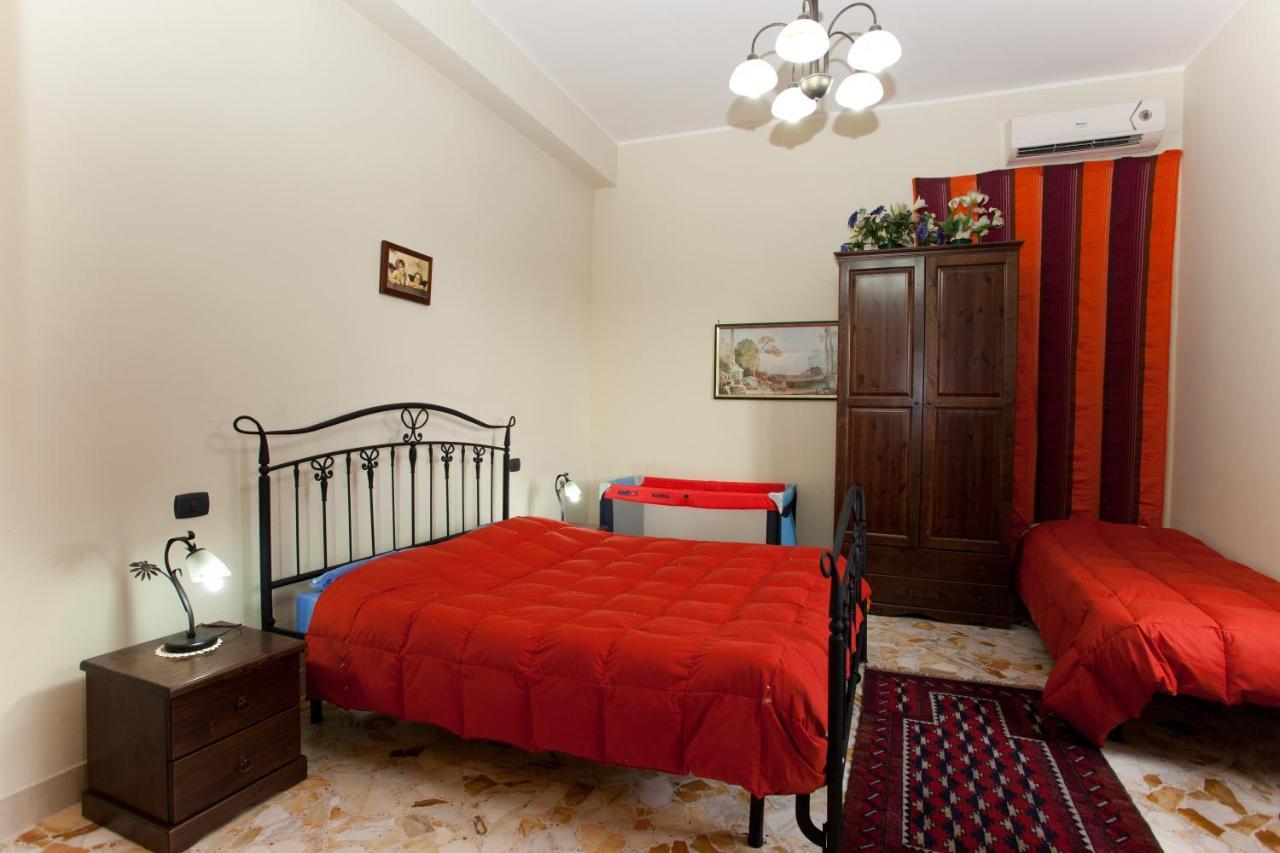 Bed and Breakfast Le Grotte Riposto Habitación foto